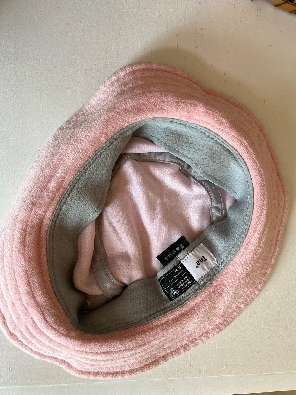 Aritzia bucket hat